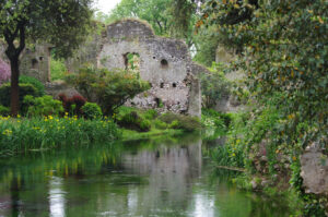 Giardini di Ninfa Fiori Piante Lago Sermoneta Caetani